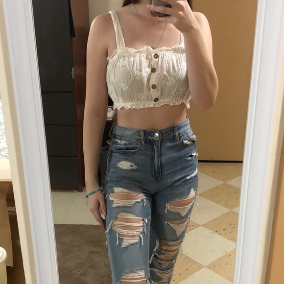 🌻 White Button Detail Cropped Top - Picture 6 of 7